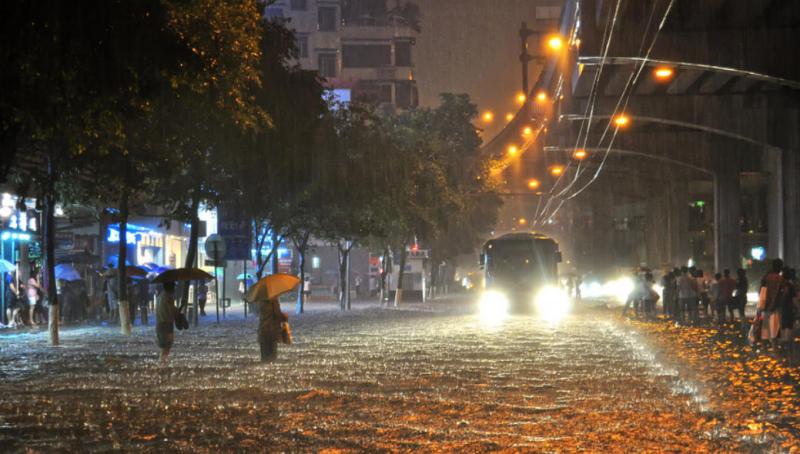 广州的雨季.jpg